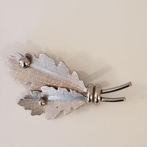 Vintage Marvella Silver Leaf Motif brooch